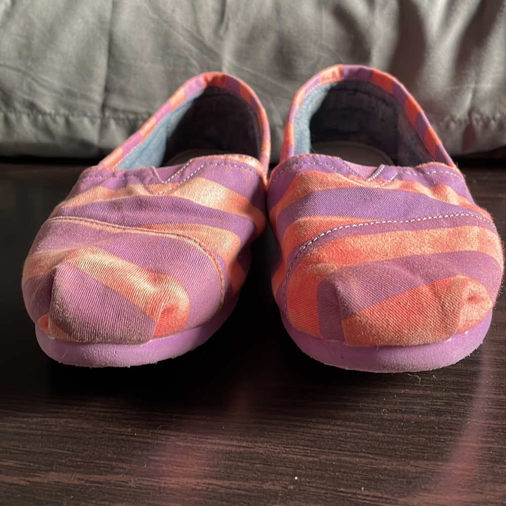 Toms - Picture 2 of 6